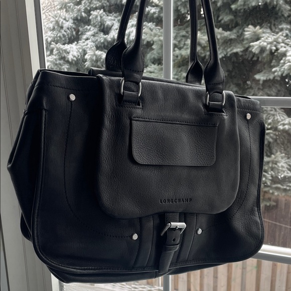 Longchamp Handbags - Longchamp pebbled leather elegant Black Shoulder Bag. Slouchy EUC